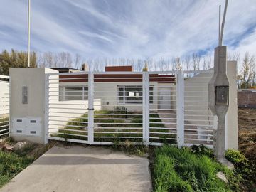 Casa a estrenar en  Plottier