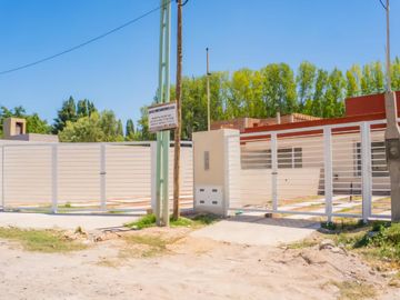Casa a estrenar en  Plottier