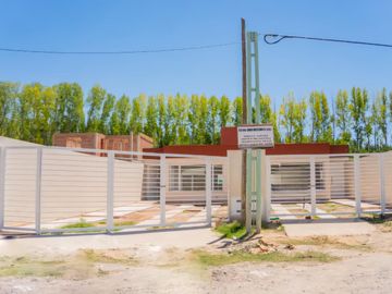 Casa a estrenar en  Plottier