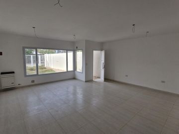 Casa a estrenar en  Plottier