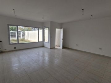 Casa a estrenar en  Plottier