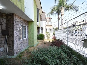 CASA EN VENTA EN JARDINES DE LOS HISTORIADORES CON OPORTUNIDAD DE INVERSIÓN