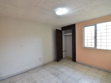 CASA EN VENTA EN JARDINES DE LOS HISTORIADORES CON OPORTUNIDAD DE INVERSIÓN
