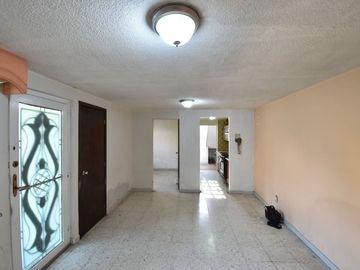 CASA EN VENTA EN JARDINES DE LOS HISTORIADORES CON OPORTUNIDAD DE INVERSIÓN
