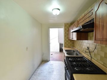 CASA EN VENTA EN JARDINES DE LOS HISTORIADORES CON OPORTUNIDAD DE INVERSIÓN