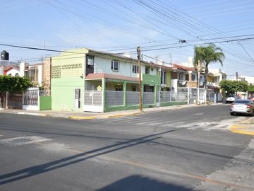 CASA EN VENTA EN JARDINES DE LOS HISTORIADORES CON OPORTUNIDAD DE INVERSIÓN