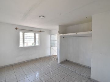 CASA EN VENTA EN JARDINES DE LOS HISTORIADORES CON OPORTUNIDAD DE INVERSIÓN