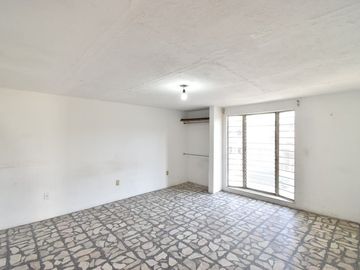 CASA EN VENTA EN JARDINES DE LOS HISTORIADORES CON OPORTUNIDAD DE INVERSIÓN