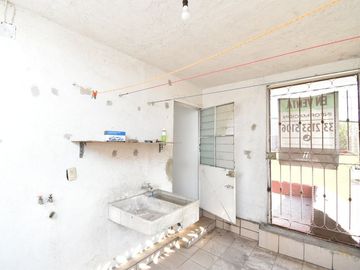 CASA EN VENTA EN JARDINES DE LOS HISTORIADORES CON OPORTUNIDAD DE INVERSIÓN