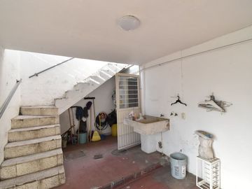 CASA EN VENTA EN JARDINES DE LOS HISTORIADORES CON OPORTUNIDAD DE INVERSIÓN