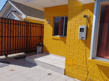 SE VENDE LINDA CASA DE 2 PISOS 3D,2B,LA CRUZ, QUILLOTA