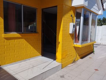 SE VENDE LINDA CASA DE 2 PISOS 3D,2B,LA CRUZ, QUILLOTA