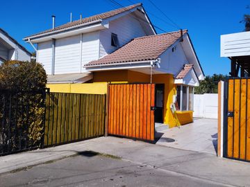 SE VENDE LINDA CASA DE 2 PISOS 3D,2B,LA CRUZ, QUILLOTA