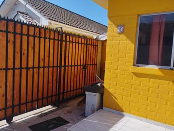 SE VENDE LINDA CASA DE 2 PISOS 3D,2B,LA CRUZ, QUILLOTA