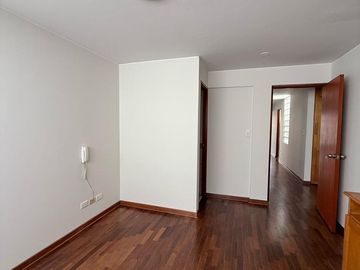 Se vende amplio departamento en Surco