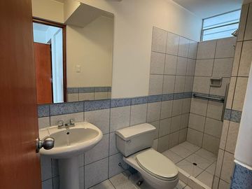Se vende amplio departamento en Surco