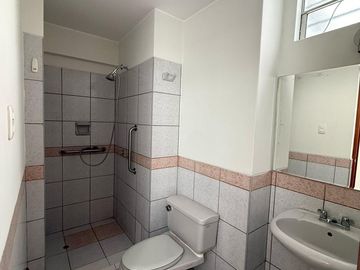Se vende amplio departamento en Surco