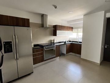 Venta o Renta de Lujoso Departamento en Reserva Escondida KA