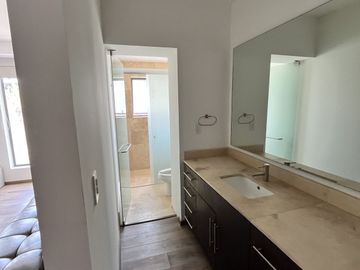 Venta o Renta de Lujoso Departamento en Reserva Escondida KA