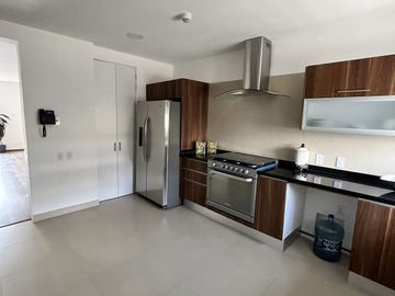 Venta o Renta de Lujoso Departamento en Reserva Escondida KA