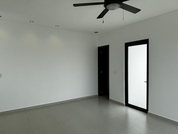 CASA CON ALBERCA Y PANELES VENTA/RENTA EN LOMAS DEL SOL