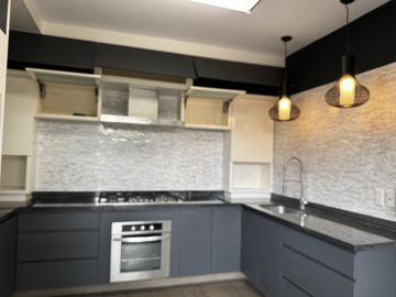 CASA CON ALBERCA Y PANELES VENTA/RENTA EN LOMAS DEL SOL
