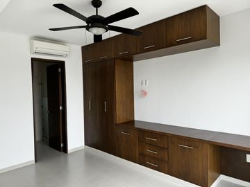 CASA CON ALBERCA Y PANELES VENTA/RENTA EN LOMAS DEL SOL