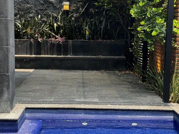 CASA CON ALBERCA Y PANELES VENTA/RENTA EN LOMAS DEL SOL
