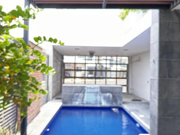 CASA CON ALBERCA Y PANELES VENTA/RENTA EN LOMAS DEL SOL