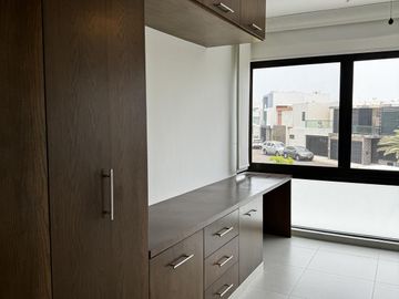 CASA CON ALBERCA Y PANELES VENTA/RENTA EN LOMAS DEL SOL