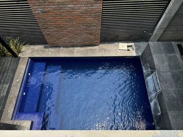 CASA CON ALBERCA Y PANELES VENTA/RENTA EN LOMAS DEL SOL