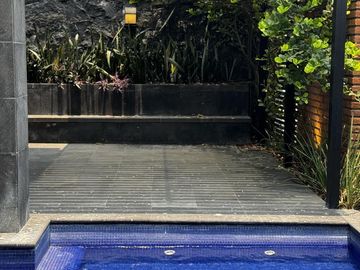 CASA CON ALBERCA Y PANELES VENTA/RENTA EN LOMAS DEL SOL
