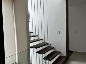 CASA CON ALBERCA Y PANELES VENTA/RENTA EN LOMAS DEL SOL