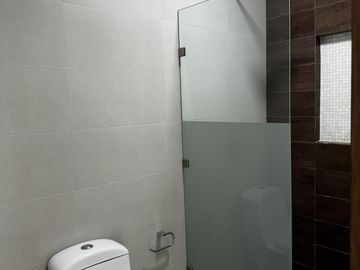 CASA CON ALBERCA Y PANELES VENTA/RENTA EN LOMAS DEL SOL