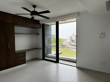 CASA CON ALBERCA Y PANELES VENTA/RENTA EN LOMAS DEL SOL