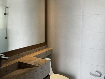CASA CON ALBERCA Y PANELES VENTA/RENTA EN LOMAS DEL SOL
