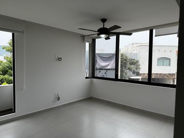 CASA CON ALBERCA Y PANELES VENTA/RENTA EN LOMAS DEL SOL