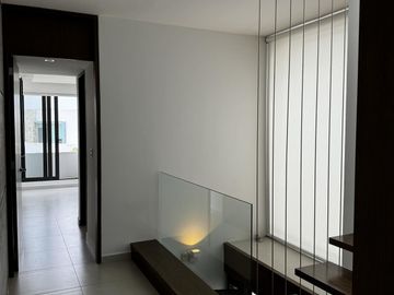 CASA CON ALBERCA Y PANELES VENTA/RENTA EN LOMAS DEL SOL