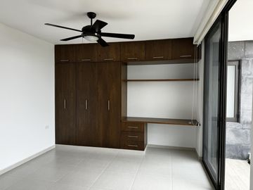 CASA CON ALBERCA Y PANELES VENTA/RENTA EN LOMAS DEL SOL