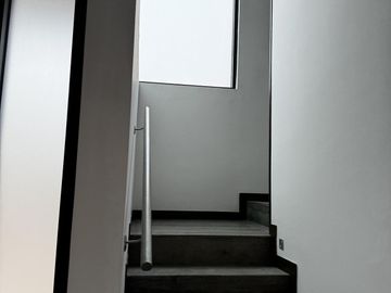 CASA CON ALBERCA Y PANELES VENTA/RENTA EN LOMAS DEL SOL