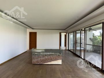 Residencia en Fraccionamiento Bosques de Niebla