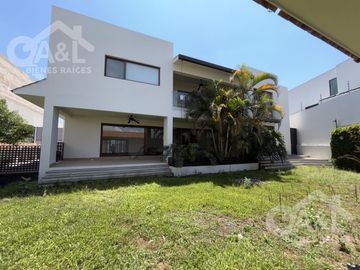 Residencia en Fraccionamiento Bosques de Niebla