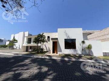 Residencia en Fraccionamiento Bosques de Niebla