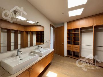Residencia en Fraccionamiento Bosques de Niebla