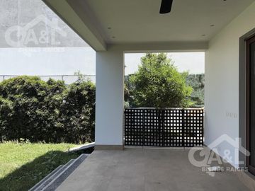 Residencia en Fraccionamiento Bosques de Niebla
