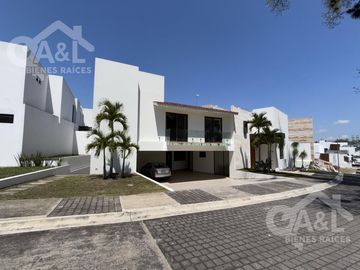 Residencia en Fraccionamiento Bosques de Niebla