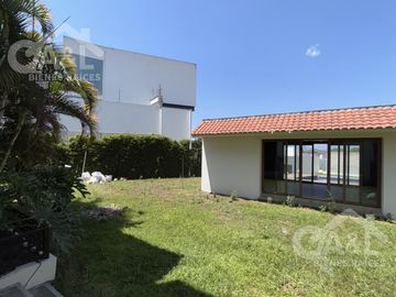 Residencia en Fraccionamiento Bosques de Niebla