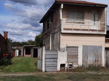 CASAS EN VENTA EN FLORENCIO VARELA CON GRAN LOTE