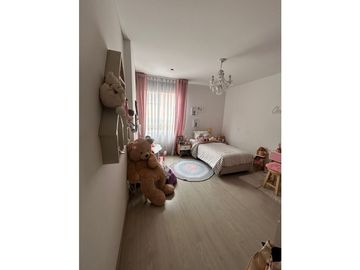 APARTAMENTO MODERNO CON AMPLIOS ESPACIOS