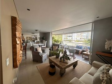 APARTAMENTO MODERNO CON AMPLIOS ESPACIOS